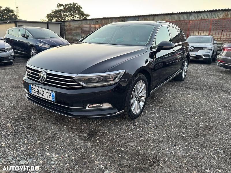 Culoarenegru Utilizat 2017 VW Passat Highline Berlinǎ | 13.990 EUR (Preț bun) - Imagine 1/4
