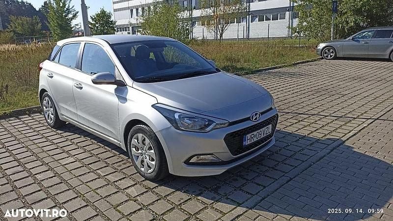 Culoareargint Utilizat 2017 Hyundai i20 Comfort | 8.600 EUR (Preț OK) - Imagine 1/4