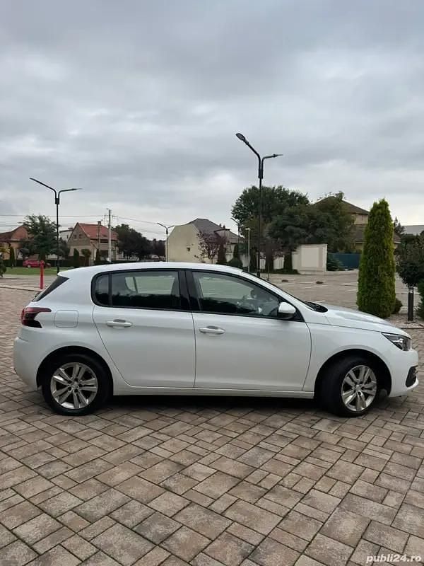 Culoarealb Utilizat 2019 Peugeot 308 Active Berlinǎ | 7.490 EUR (Preț bun) - Imagine 1/4
