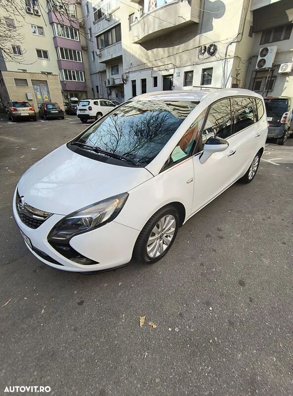 Alb Utilizat 2013 Opel Zafira Monovolum | 7.700 EUR - Imagine 1/4