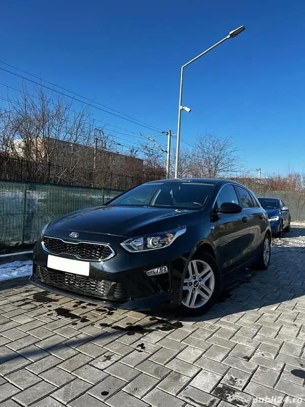Second-hand Kia Ceed Best 120 CP (88 kW) 2021 Culoarenegru Hatchback