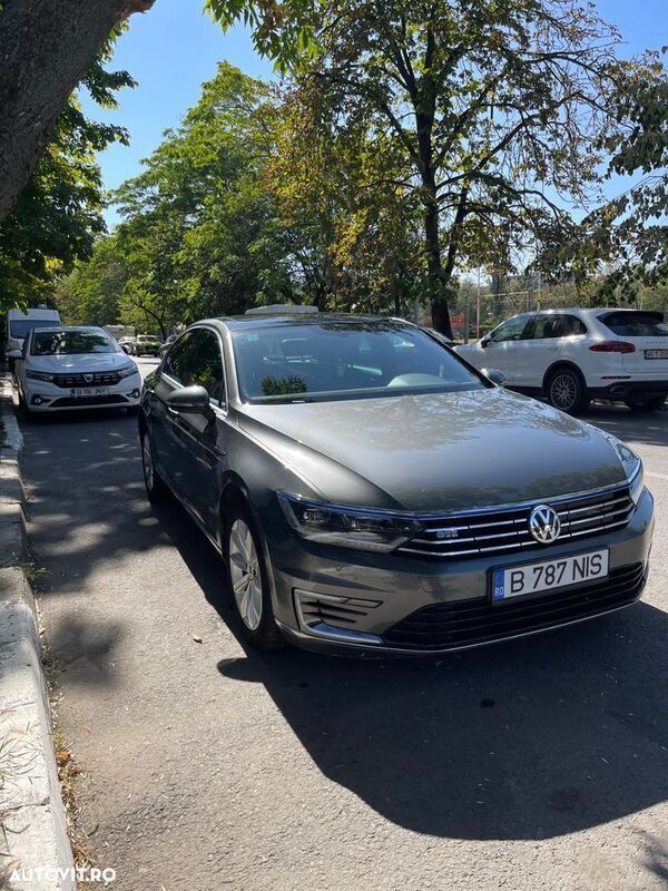 Verde Utilizat 2016 VW Passat Berlinǎ | 14.500 EUR (Super Preț) - Imagine 1/4