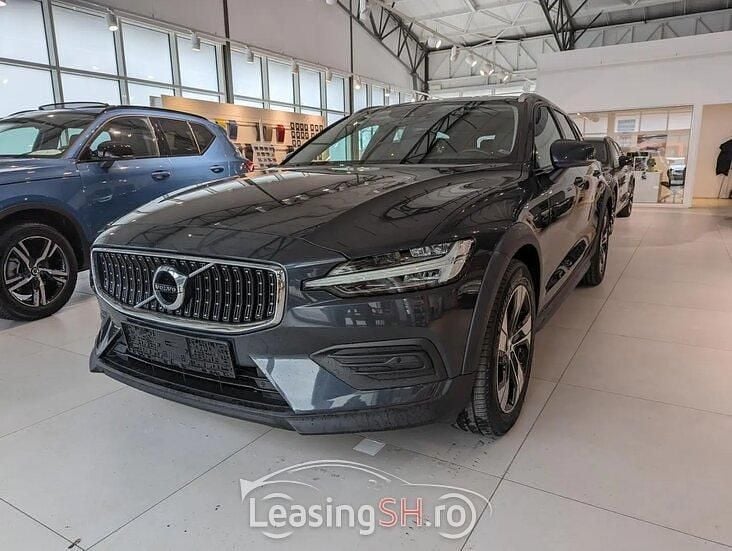 Gri Utilizat 2020 Volvo V60 CC Pro Break | 35.329 EUR - Imagine 1/3