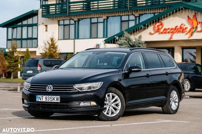 Culoarenegru Utilizat 2016 VW Passat Comfortline Break | 9.990 EUR (Preț bun) - Imagine 1/4