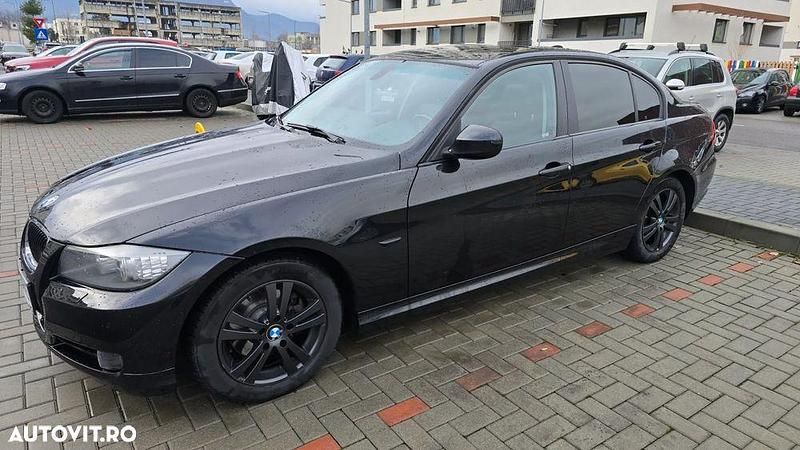 Second-hand BMW 318 143 CP (105 kW) 2011 Culoarenegru Berlinǎ