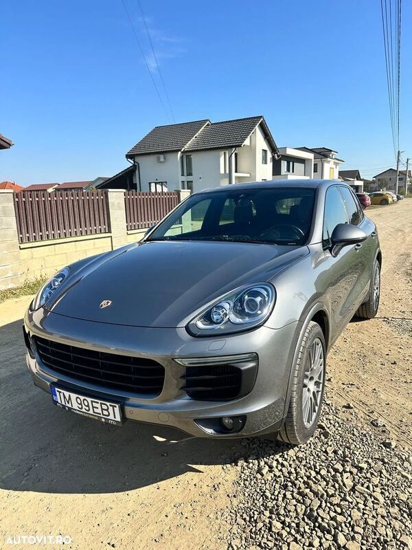 Gri Utilizat 2016 Porsche Cayenne SUV | 31.000 EUR (Super Preț) - Imagine 1/4