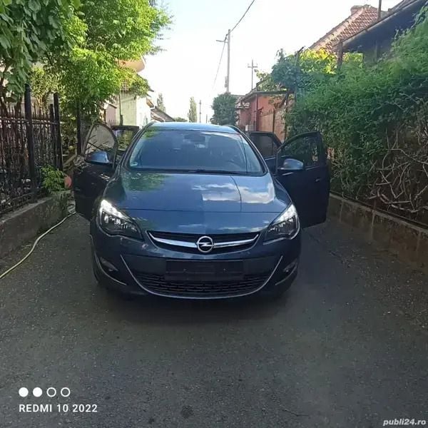 Utilizat 2013 Opel Astra Sport Break | 3.999 EUR (Preț bun) - Imagine 1/4