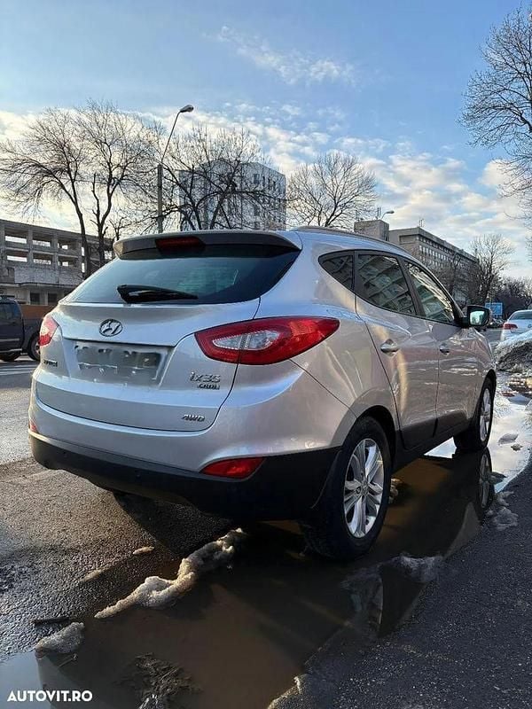 Second-hand Hyundai ix35 Style 184 CP (135 kW) 2015 Culoareargint SUV