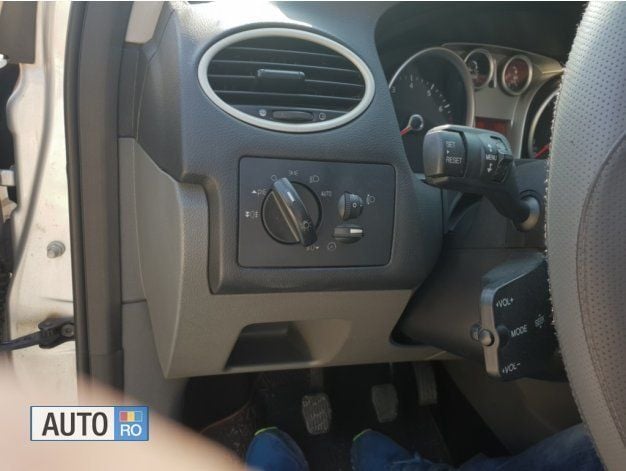 Second-hand Ford Focus 100 CP (73 kW) 2008 Gri Hatchback