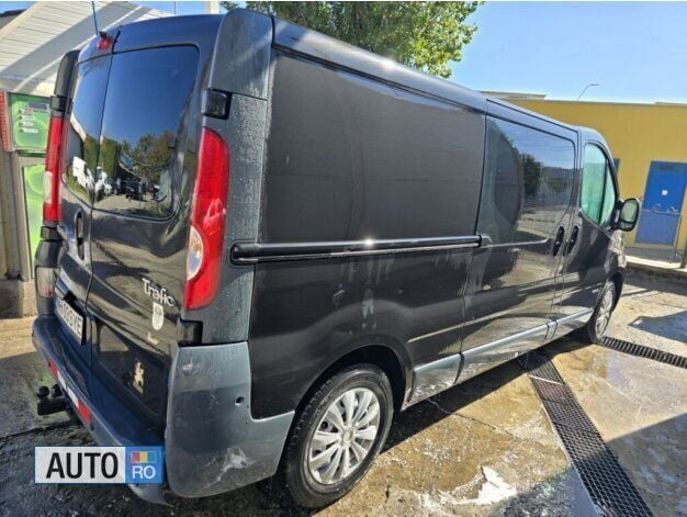 Second-hand Renault Trafic 114 CP (83 kW) 2007 Negru Monovolum