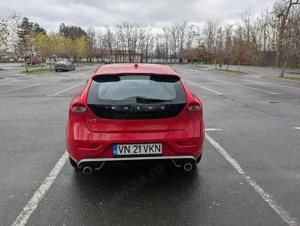 Second-hand Volvo V40 120 CP (88 kW) 2016 Rosu Hatchback