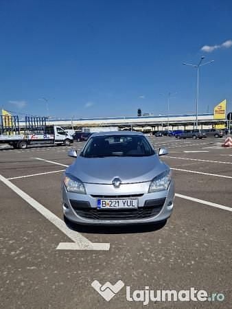 Gri Utilizat 2011 Renault Mégane III Break | 3.000 EUR (Preț bun) - Imagine 1/4