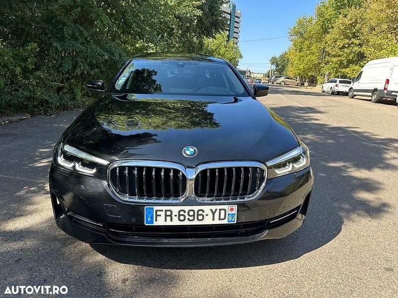 Culoarenegru Utilizat 2021 BMW 530e Luxury Line Berlinǎ | 23.990 EUR (Preț bun) - Imagine 1/4