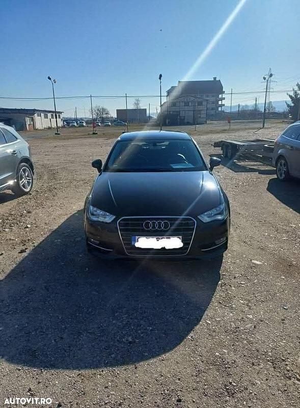 Culoarenegru Utilizat 2015 Audi A3 Hatchback | 9.800 EUR (Super Preț) - Imagine 1/4