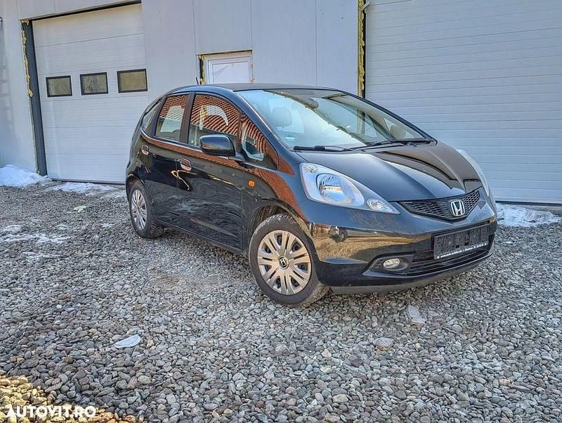 Second-hand Honda Jazz 90 CP (66 kW) 2011 Culoarenegru Hatchback