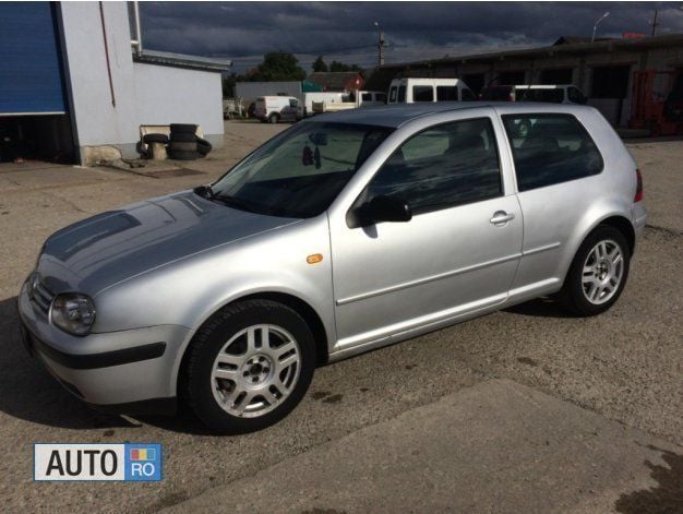 Second-hand VW Golf IV 116 CP (85 kW) 2001 Gri Hatchback