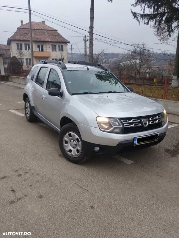 Argint Utilizat 2015 Dacia Duster Lauréate SUV | 6.450 EUR (Preț OK) - Imagine 1/4