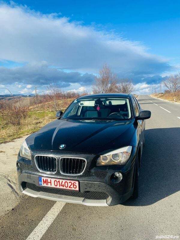 Negru Utilizat 2011 BMW X1 SUV | 7.800 EUR (Preț OK) - Imagine 1/4