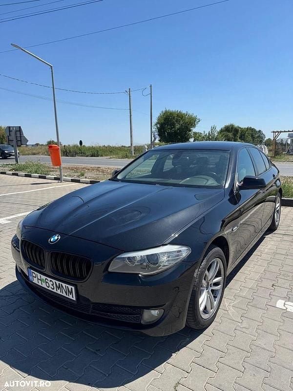 Culoarenegru Utilizat 2011 BMW 520 Sport Line Berlinǎ | 9.250 EUR (Puțin scump) - Imagine 1/4