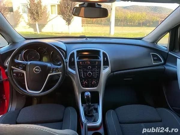 Second-hand Opel Astra 125 CP (91 kW) 2011 Rosu Break