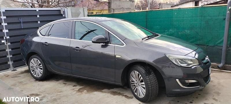 Second-hand Opel Astra Active 140 CP (102 kW) 2013 Culoaregri Berlinǎ