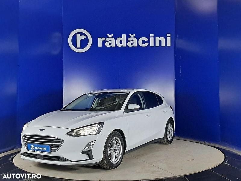 Alb Utilizat 2020 Ford Focus Hatchback | 12.200 EUR (Puțin scump) - Imagine 1/4