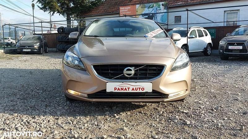 Second-hand Volvo V40 115 CP (84 kW) 2012 Culoaremaro Hatchback
