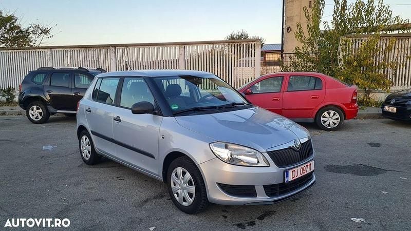 Culoareargint Utilizat 2010 Skoda Fabia Active Hatchback | 2.800 EUR (Preț bun) - Imagine 1/4