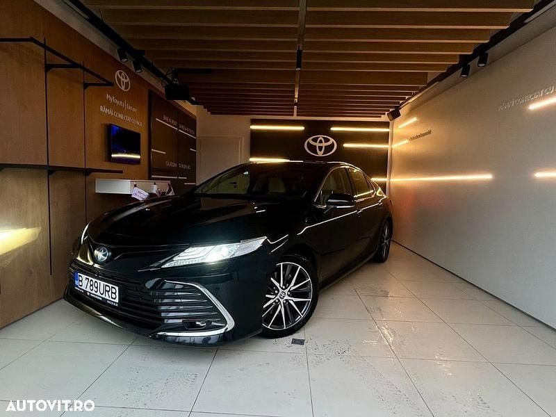 Culoarenegru Utilizat 2024 Toyota Camry Berlinǎ | 32.000 EUR (Preț bun) - Imagine 1/4