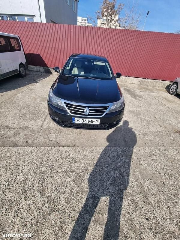 Culoarenegru Utilizat 2014 Renault Latitude Berlinǎ | 7.350 EUR (Preț OK) - Imagine 1/4