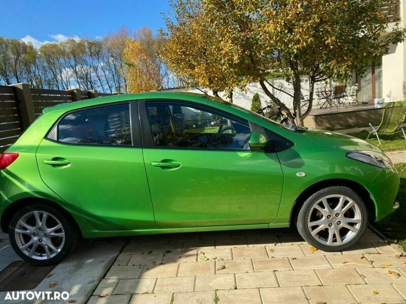 Verde Utilizat 2008 Mazda 2 Hatchback | 3.650 EUR (Preț bun) - Imagine 1/4