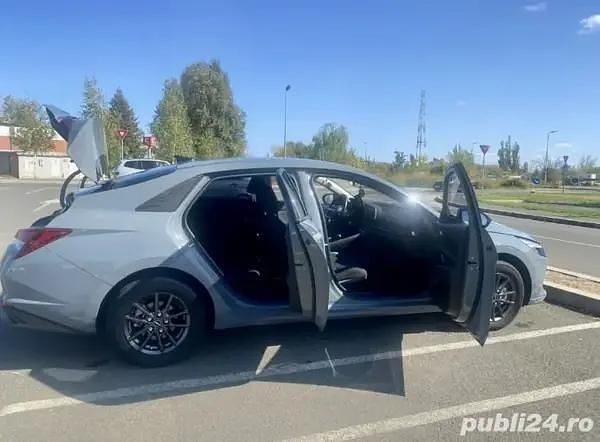 Second-hand Hyundai Elantra 123 CP (90 kW) 2023 Berlinǎ