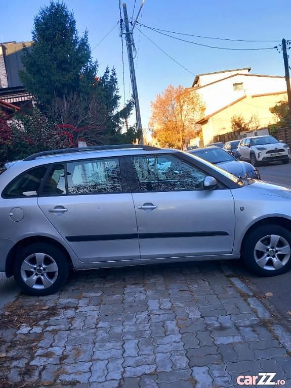Argintiu Utilizat 2009 Skoda Fabia Berlinǎ | 2.270 EUR (Preț OK) - Imagine 1/4