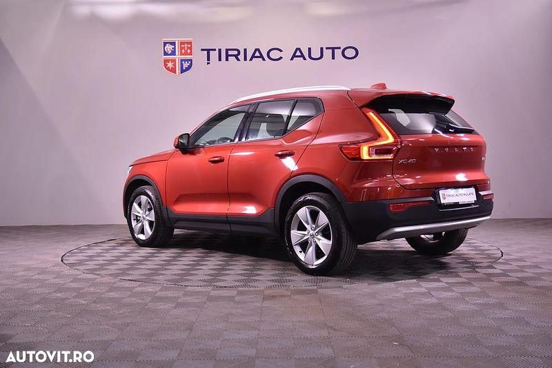 Second-hand Volvo XC40 Core 163 CP (119 kW) 2024 Culoarerosu SUV