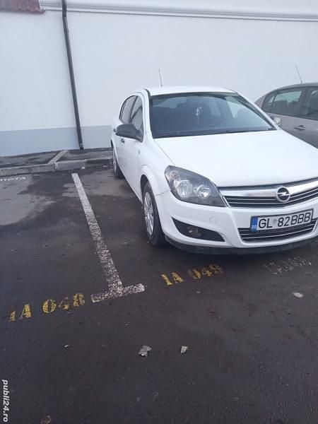 Second-hand Opel Astra 105 CP (77 kW) 2011 Berlinǎ