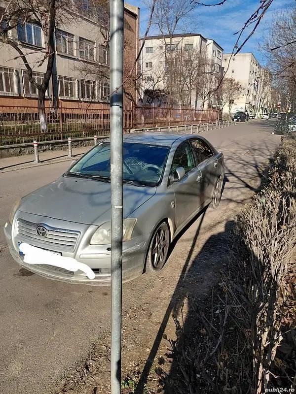 Utilizat 2003 Toyota Avensis Hatchback | 800 EUR (Preț OK) - Imagine 1/4