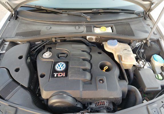 Second-hand VW Passat Highline 131 CP (96 kW) 2002 Gri Break