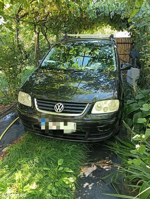 Culoarenegru Utilizat 2003 VW Touran Monovolum | 1.750 EUR - Imagine 1/4