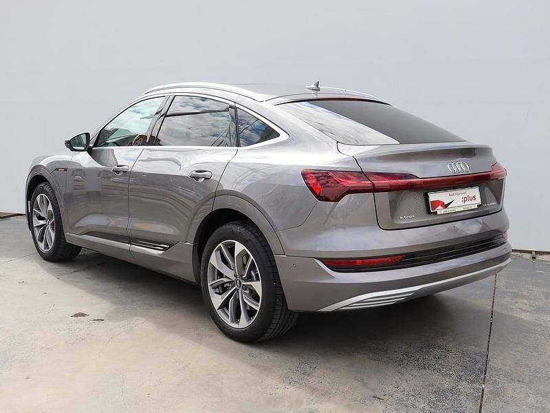 Second-hand Audi e-tron Advanced 244 kW (333 CP) 2020 Gri inchis  metalic  perleffect SUV