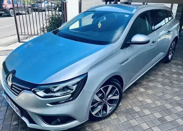 Argintiu Utilizat 2018 Renault Mégane IV Break | 8.999 EUR (Preț bun) - Imagine 1/4