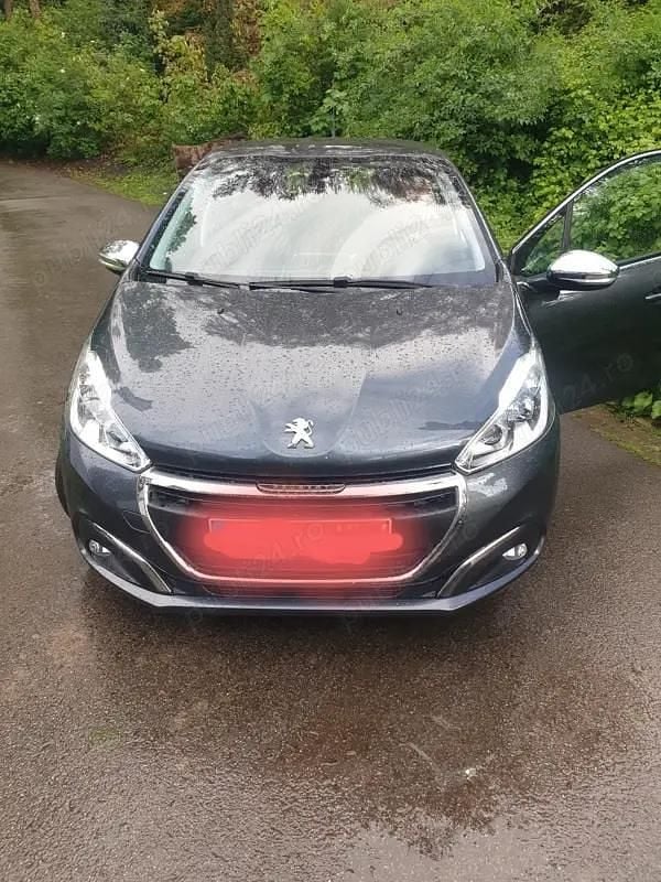 Utilizat 2017 Peugeot 208 Hatchback | 9.900 EUR - Imagine 1/3