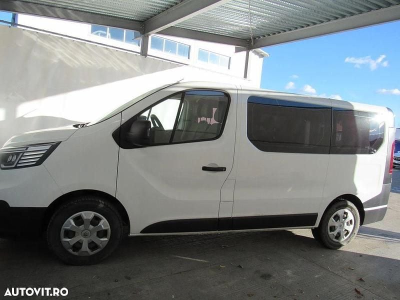 Second-hand Renault Trafic Life 110 CP (80 kW) 2021 Alb Monovolum
