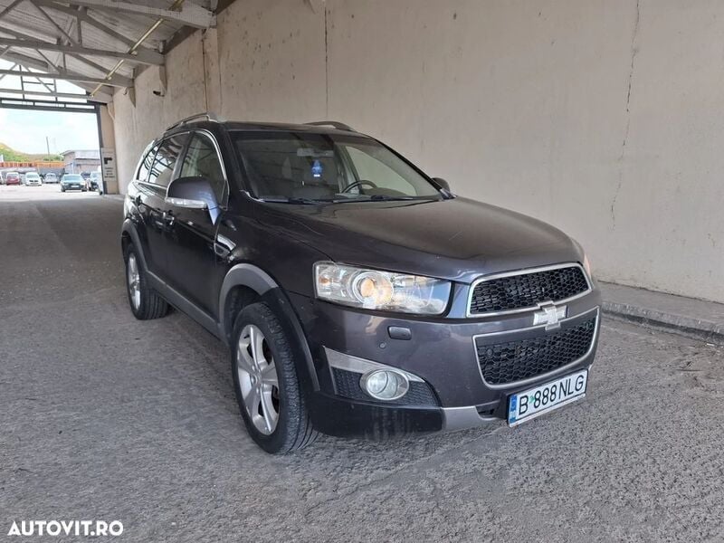Argint Utilizat 2013 Chevrolet Captiva LTZ SUV | 6.990 EUR - Imagine 1/4