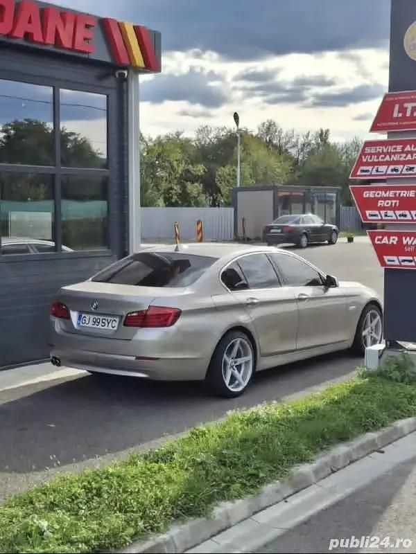 Second-hand BMW 520 184 CP (135 kW) 2012 Berlinǎ