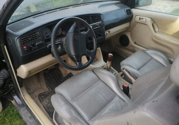 Second-hand VW Golf Cabriolet 105 CP (77 kW) 1996 Negru Cabrio