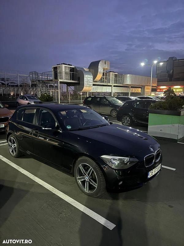 Culoarenegru Utilizat 2011 BMW 116 Comfort Edition Hatchback | 5.700 EUR (Preț OK) - Imagine 1/4