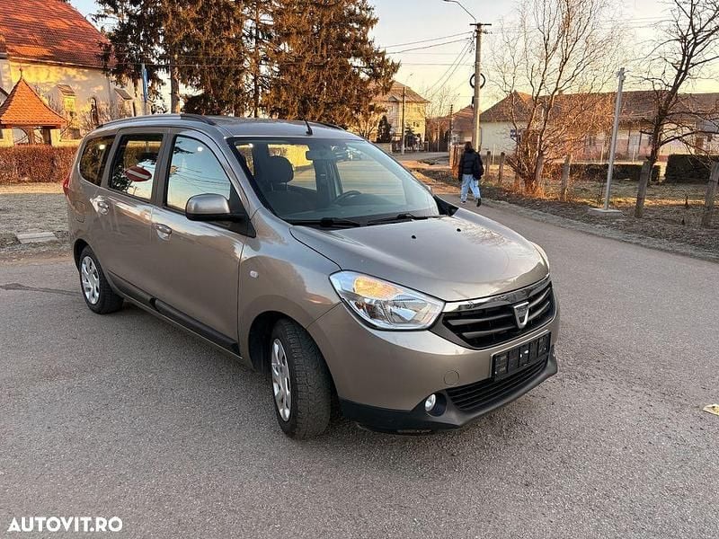 Second-hand Dacia Lodgy Lauréate 110 CP (80 kW) 2015 Culoarebej Monovolum