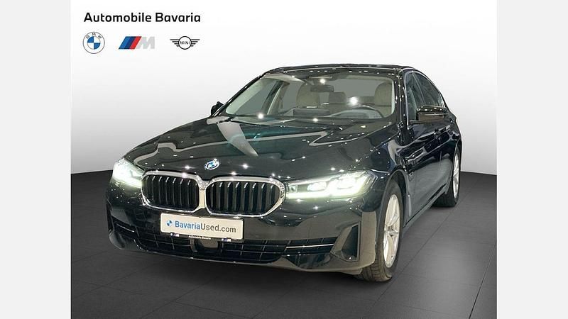 Negru Second-hand 2021 BMW 545e Sport Line Berlinǎ | 40.027 EUR (Preț bun) - Imagine 1/4
