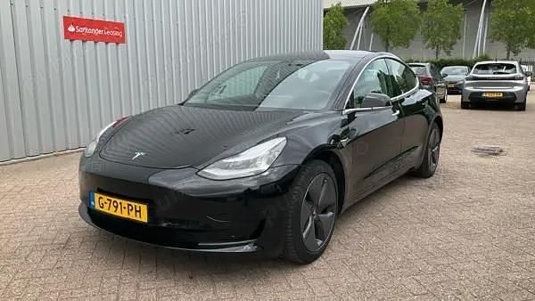 Negru Utilizat 2020 Tesla Model 3 Standard Range Plus Berlinǎ | 19.900 EUR (Preț OK) - Imagine 1/4