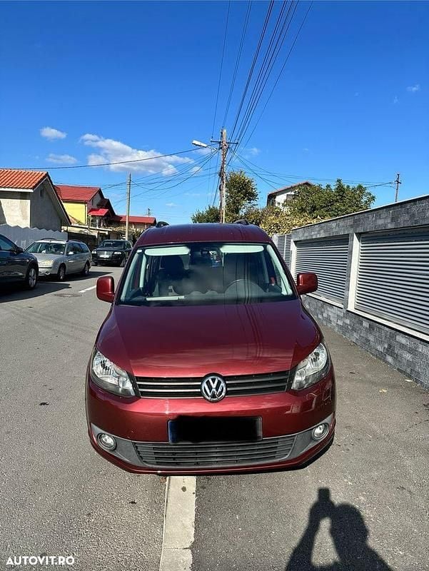 Culoarerosu Utilizat 2012 VW Caddy Monovolum | 8.200 EUR (Preț OK) - Imagine 1/4